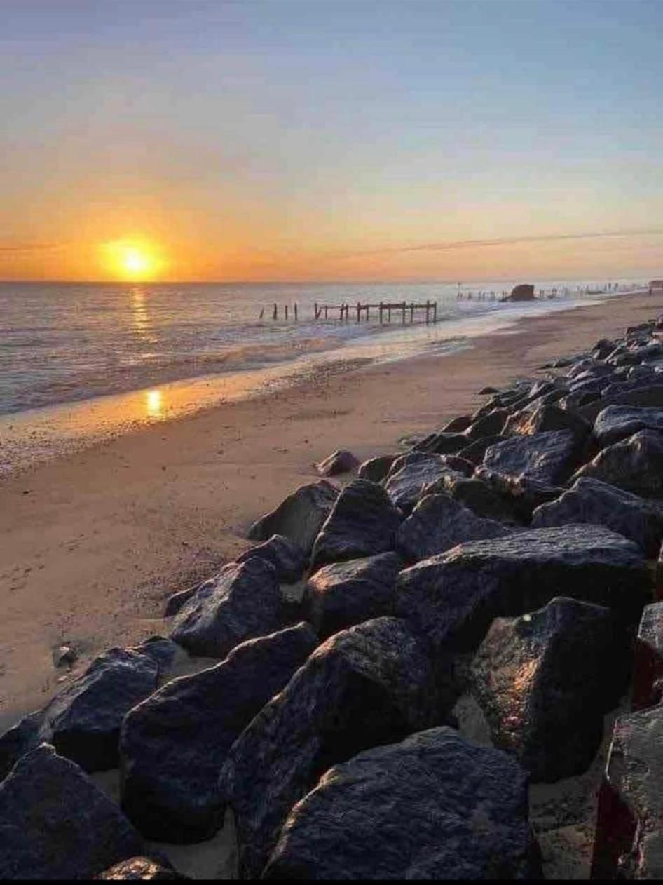 Villa Sea View 3-Bed Heated Pool Eat Bar Kids Park Lowestoft Exterior foto